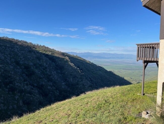 Building Photo - Amazing Mountain Views...