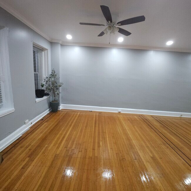 Building Photo - 214 Hermitage St