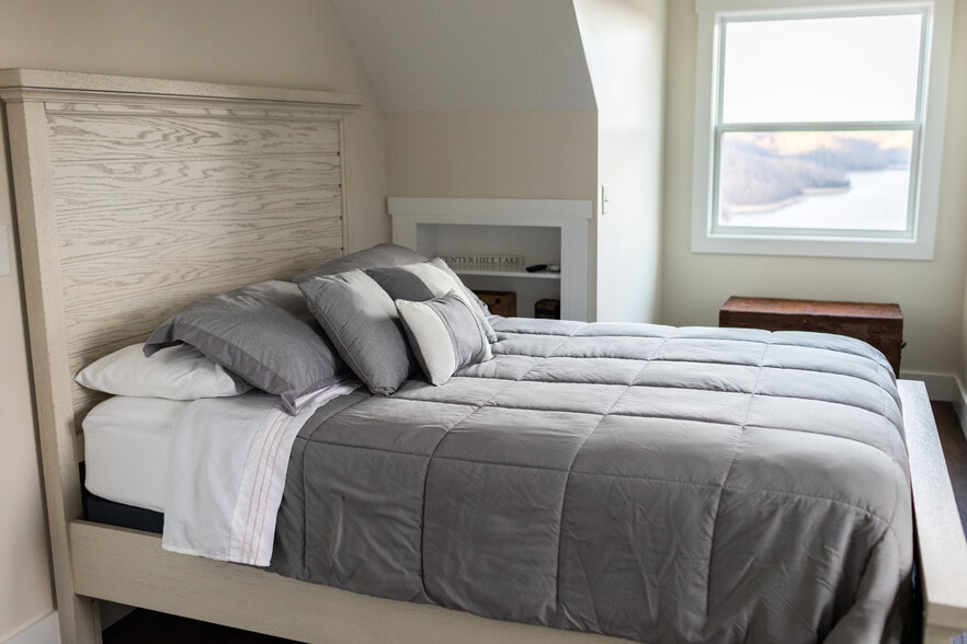 Building Photo - 210 Gail Dr