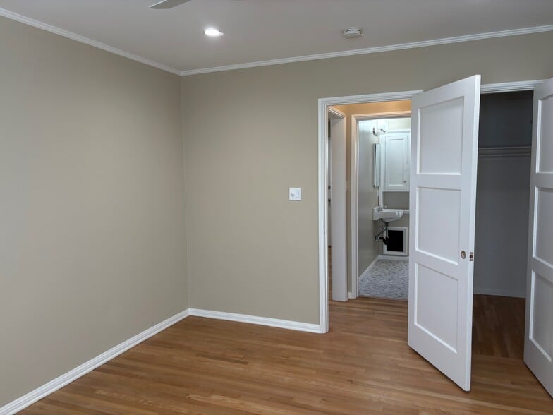 Building Photo - 923 18th St