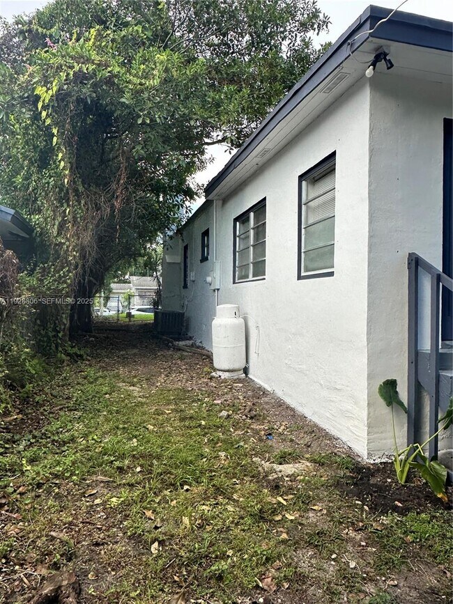 Building Photo - 1836 NW 33rd St