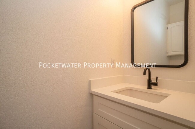 Building Photo - 1237 St John St