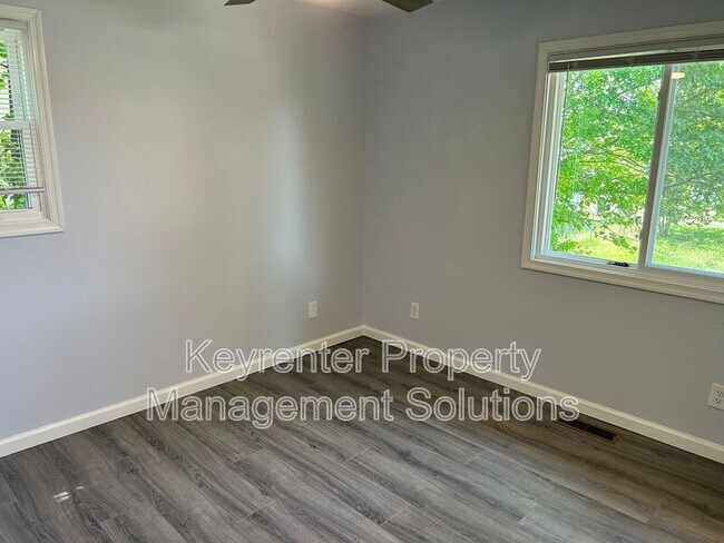 Building Photo - 421 N Charlotte Ave