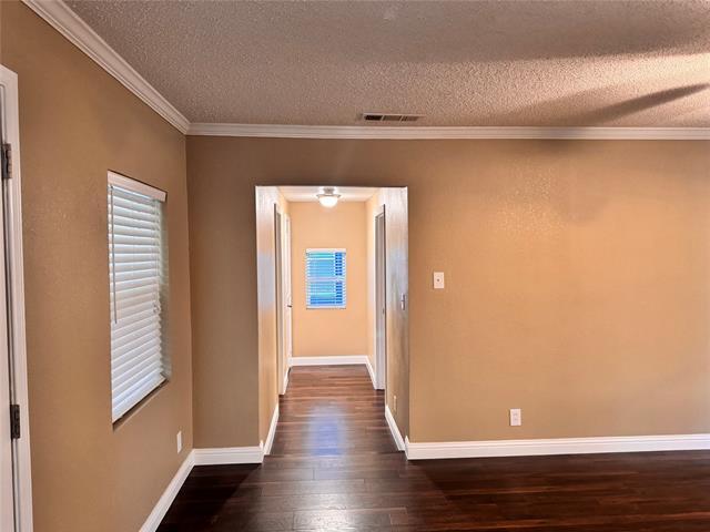 Building Photo - 912 Iowa St