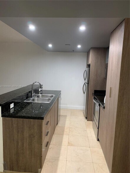 Building Photo - 1401 SW 22nd St