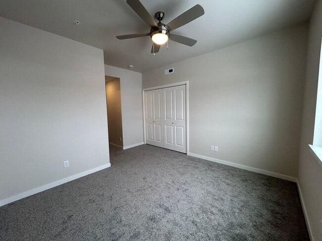 Building Photo - $1,250 | 2 Bedroom, 2 Bathroom Condo | No ...