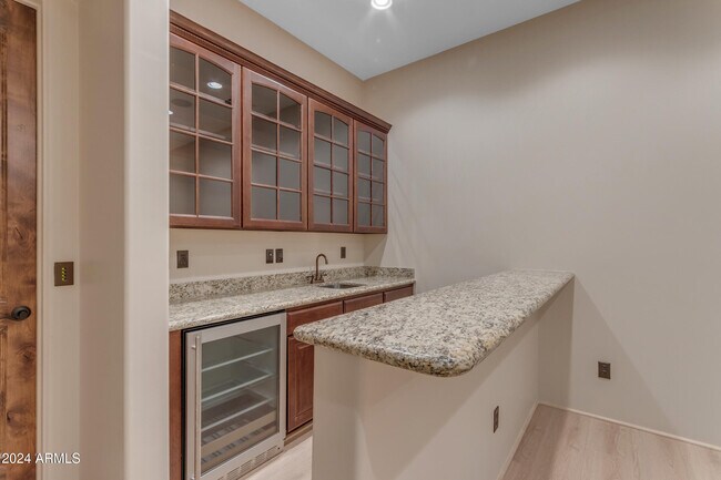 Building Photo - 2322 E Samantha Way
