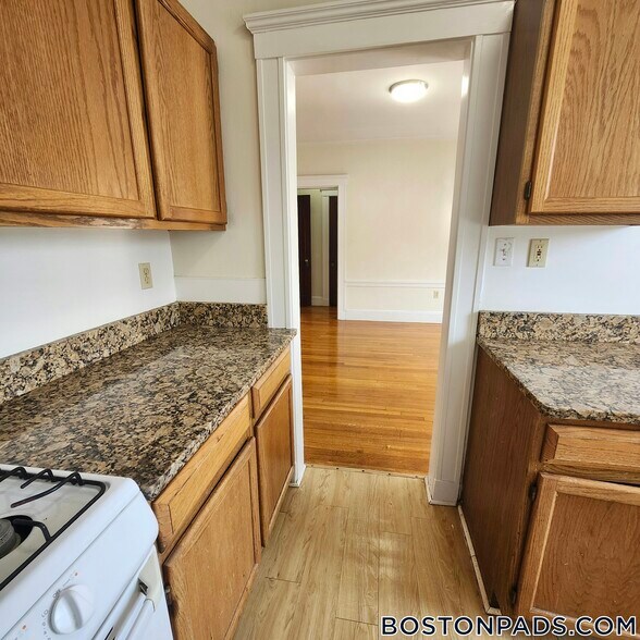 Building Photo - 88 Maple St