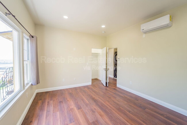 Building Photo - 3345 Columbia St