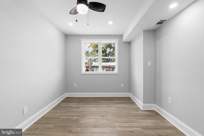 Building Photo - 1401 18th Pl SE