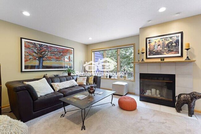 Building Photo - Available 12/1 - Beautiful Minnetonka Town...