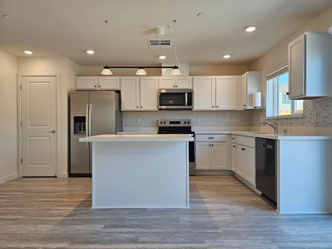 Building Photo - 8296 Whippersnapper Way