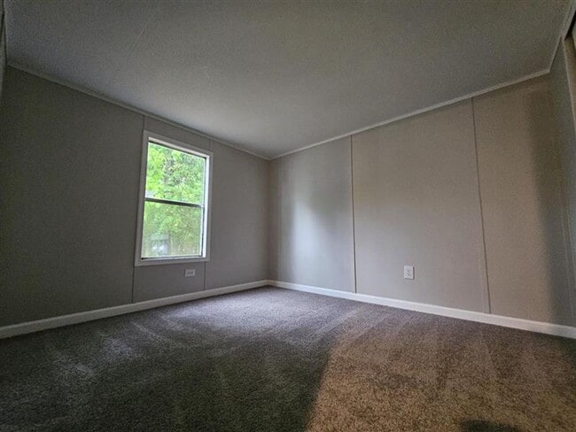 Building Photo - 2 Bedroom 1 Bathroom Manufactured Home For Rent!