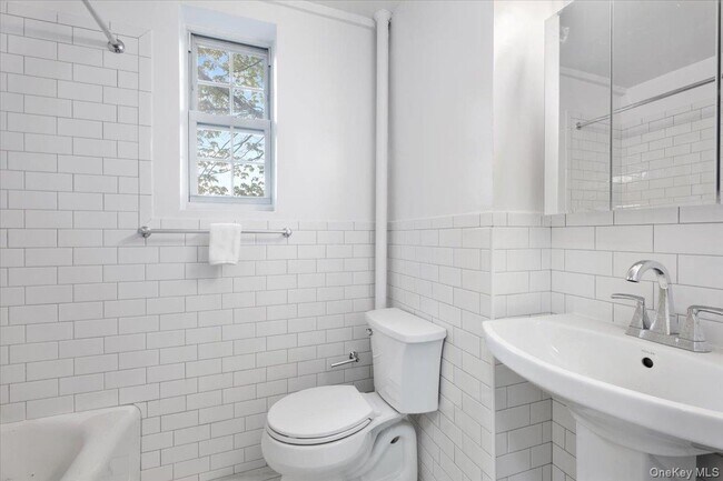 Building Photo - 45 Popham Rd