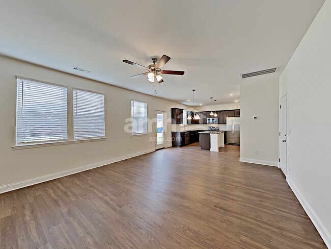 Building Photo - 445 Charity Ln