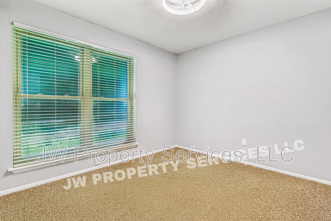 Building Photo - 2749 Varnado St