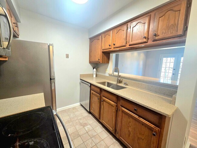 Building Photo - Beautiful 2 BR/2 BA Condo in Ellicott City!