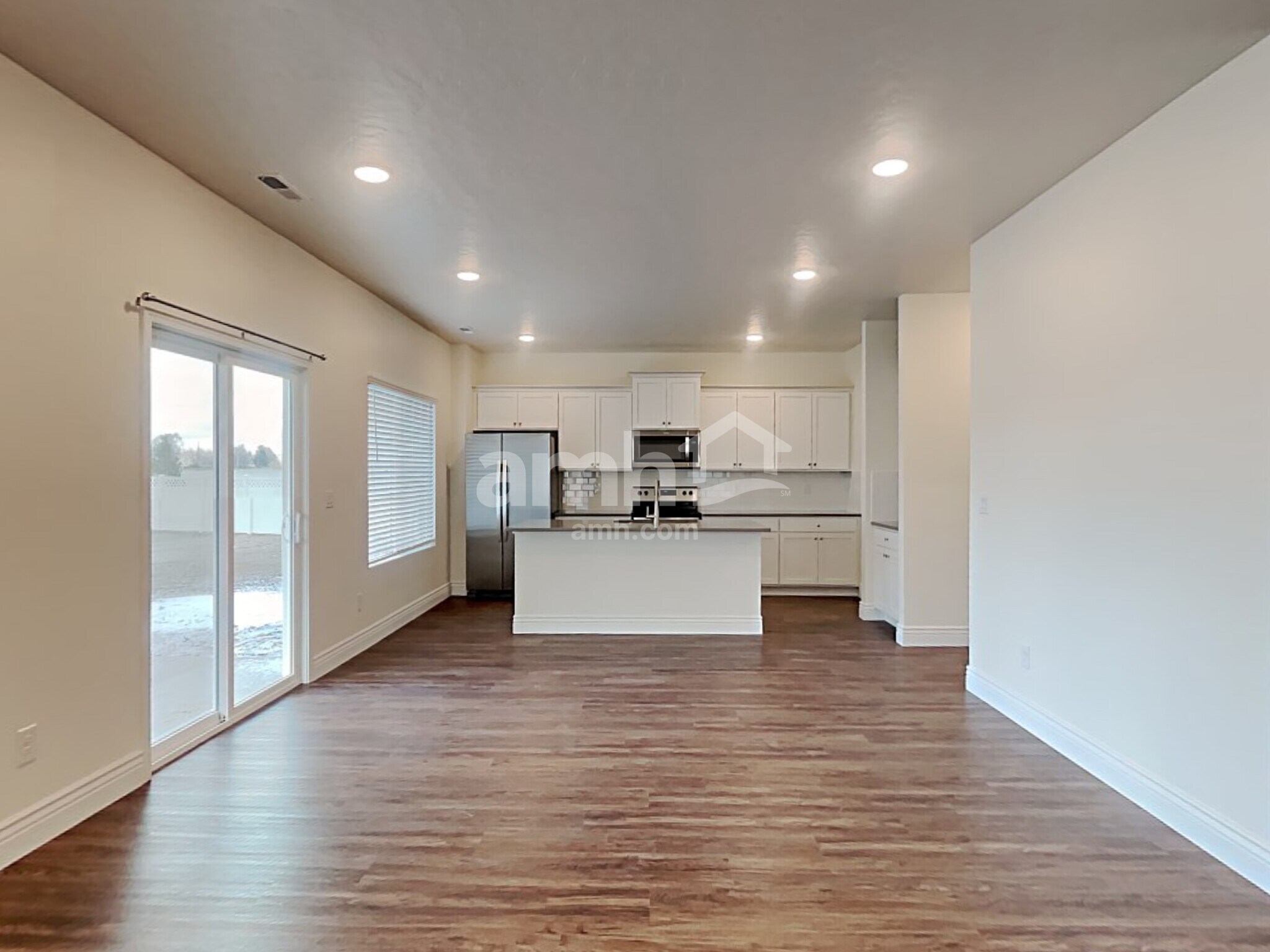 Building Photo - 1061 N Barkvine Ave