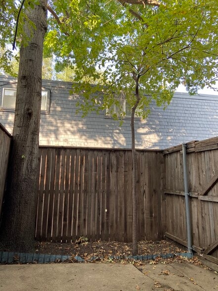 Building Photo - 4314 Travis St