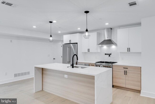 Building Photo - 705 S 19th St