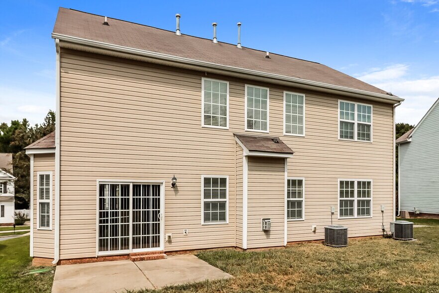 Building Photo - 12201 Palomar Dr