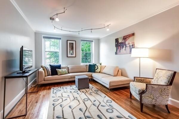 Primary Photo - 20 Englewood Ave