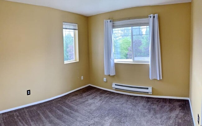 Building Photo - 18501 SE Newport Way