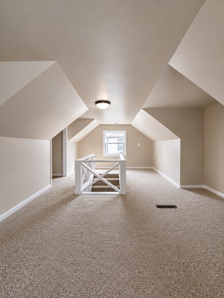 Building Photo - 186 W 44th St