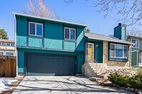 Building Photo - Charming 3-Bed, 2-Bath Aurora Home with Large Backyard & Entertainer's Deck
