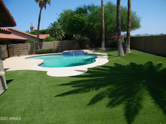 Building Photo - 10533 E Bella Vista Dr