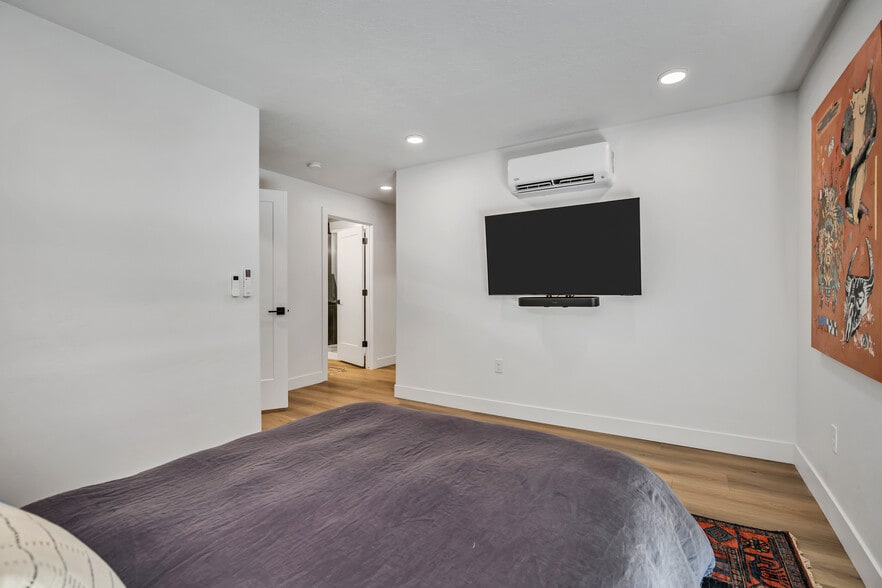 Building Photo - 833 S 800 E