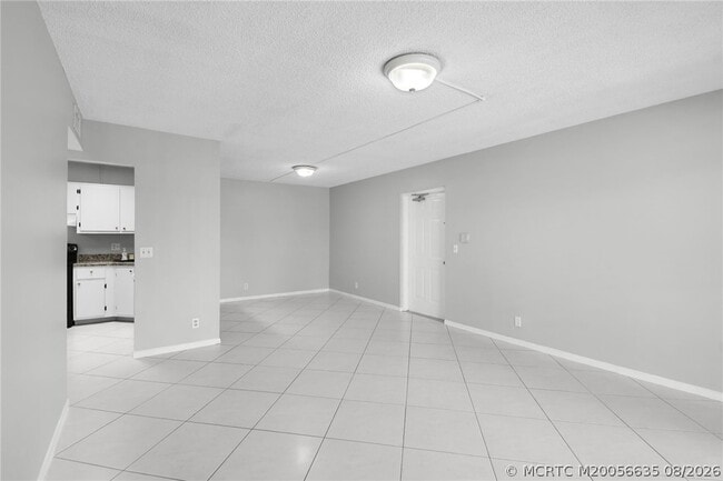 Building Photo - 1008 Green Pine Blvd