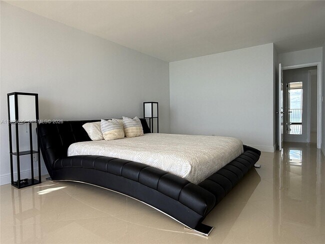 Building Photo - 2101 S Ocean Dr