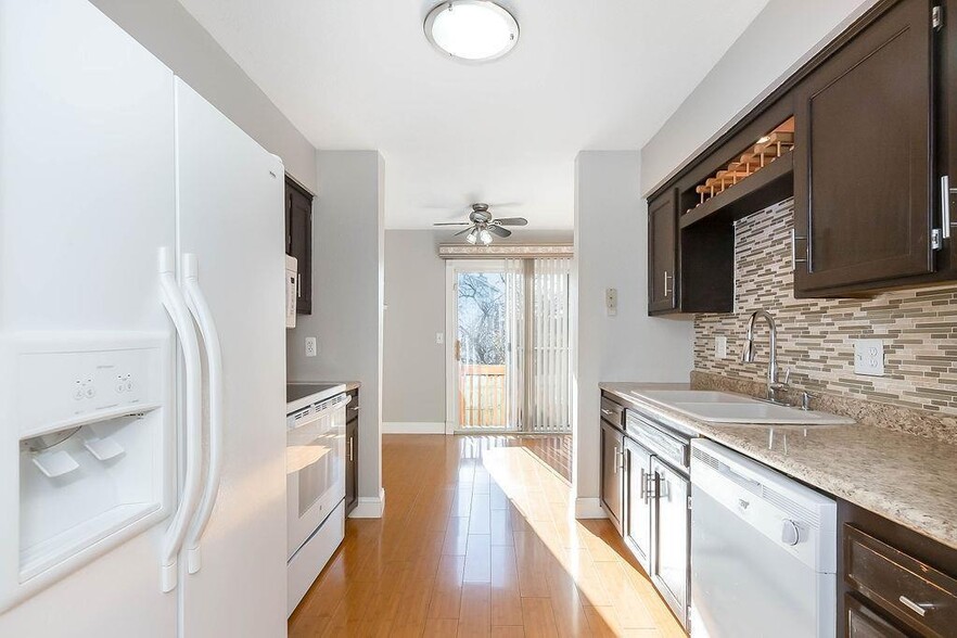 Building Photo - 1425 Martway Cir