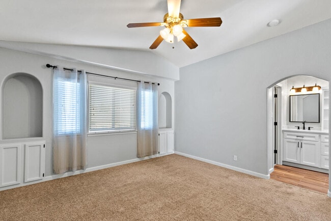 Building Photo - 1420 Desierto Rico Ave