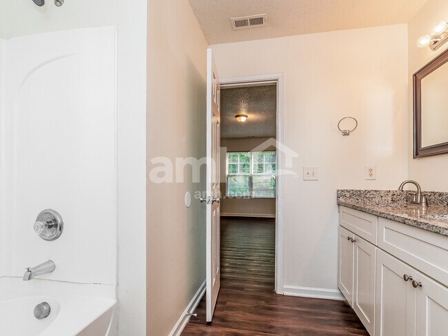 Building Photo - 1212 Whitman Dr