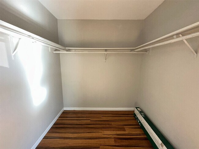 Building Photo - 3506 Cove View Blvd