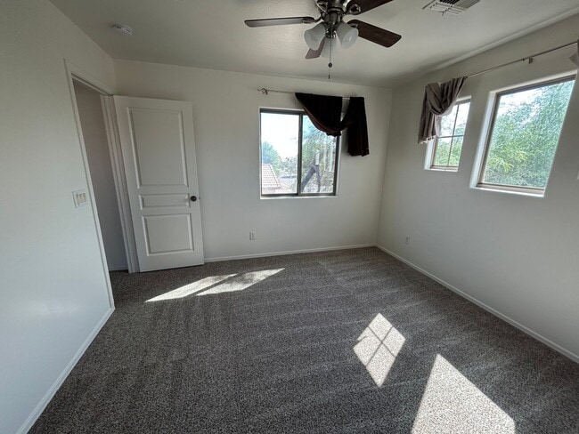 Building Photo - 2640 E Silversmith Trail