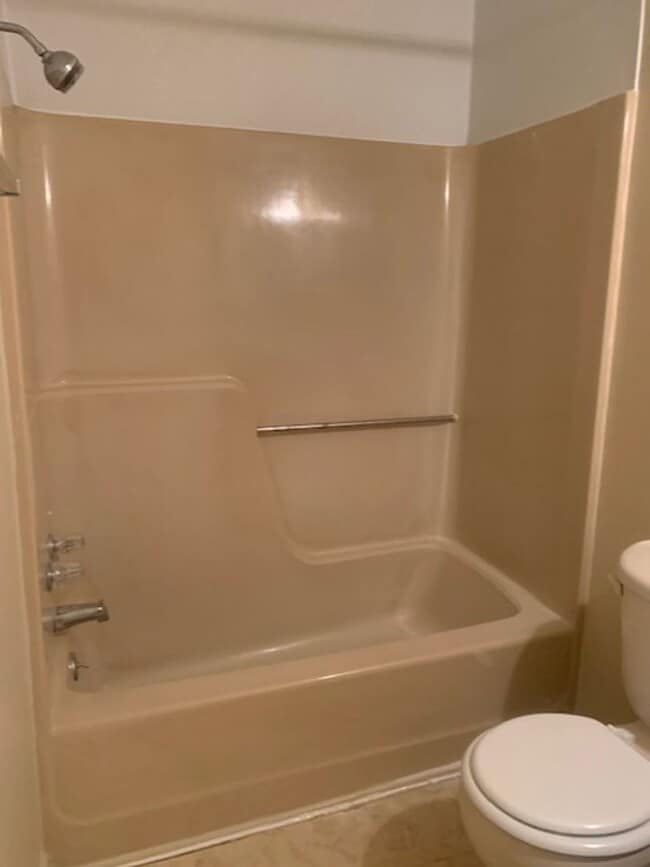Building Photo - 2-Bedroom townhome - Cliffridge