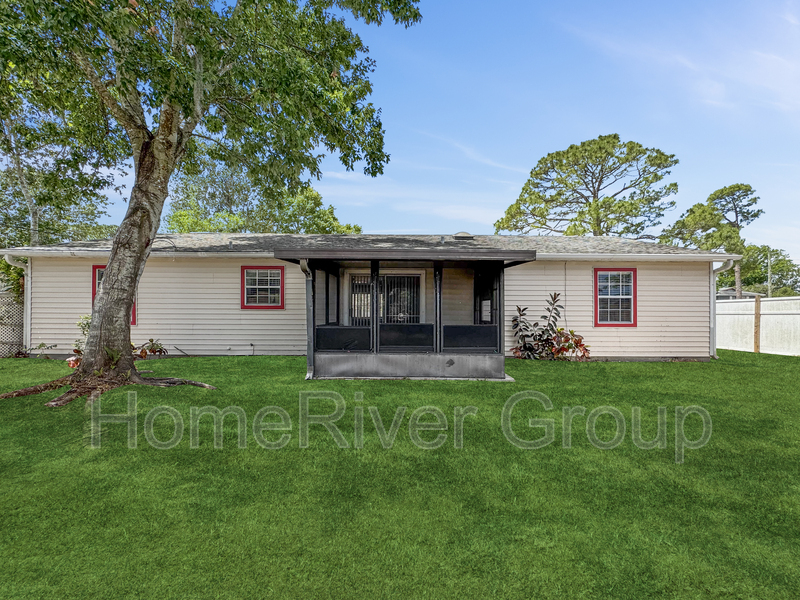 Building Photo - 2421 Silver Palm Dr