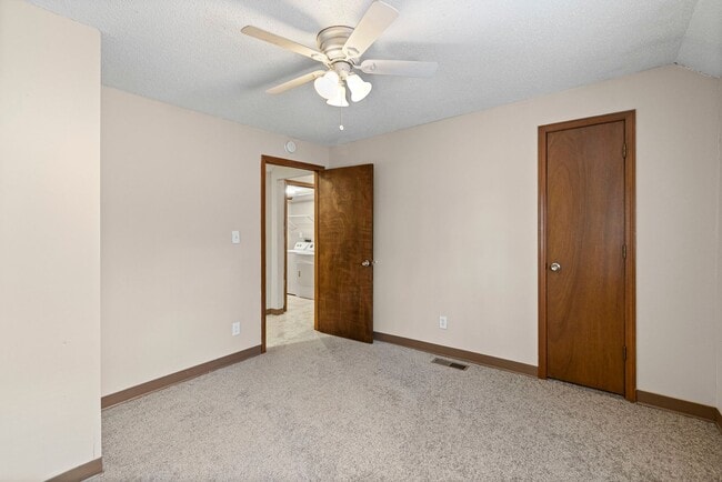 Building Photo - Adorable Home Walking Distance to KU Med & 39th Street