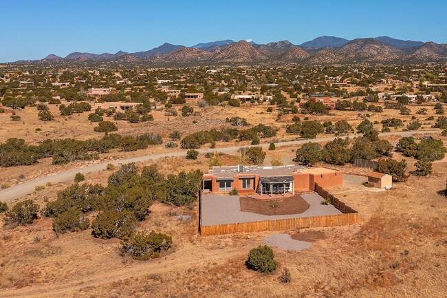 Building Photo - Gorgeous Eldorado Home Available Now!