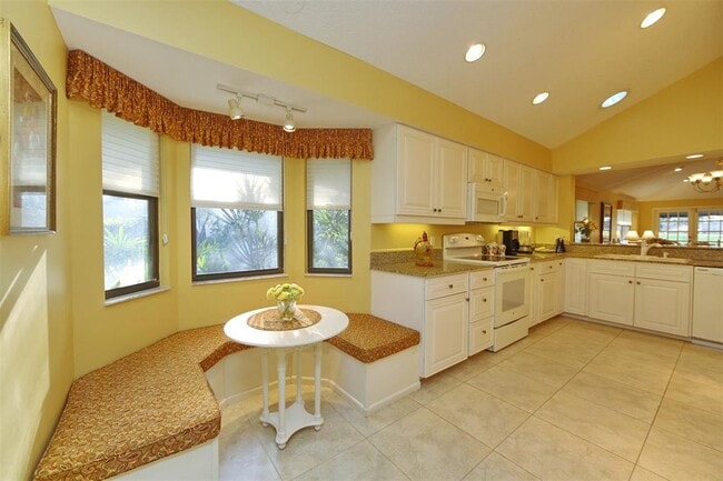 Building Photo - 5728 Doral Dr