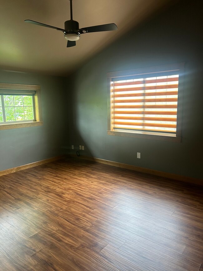 Building Photo - 4047 W Shoreview Ln