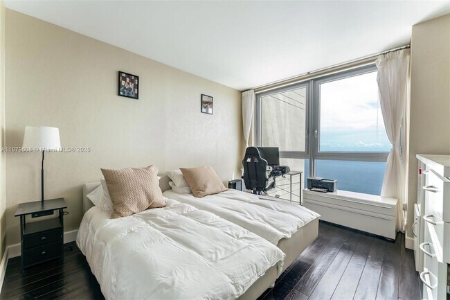 Building Photo - 1331 Brickell Bay Dr