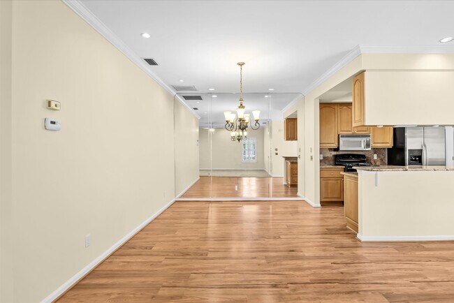 Building Photo - 7362 Pine Creek Way