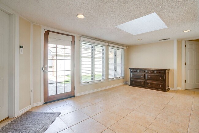 Building Photo - Great Move In Ready 3 Bedroom, 2 Bath Home Located in Northridge- Irving ISD- 75038