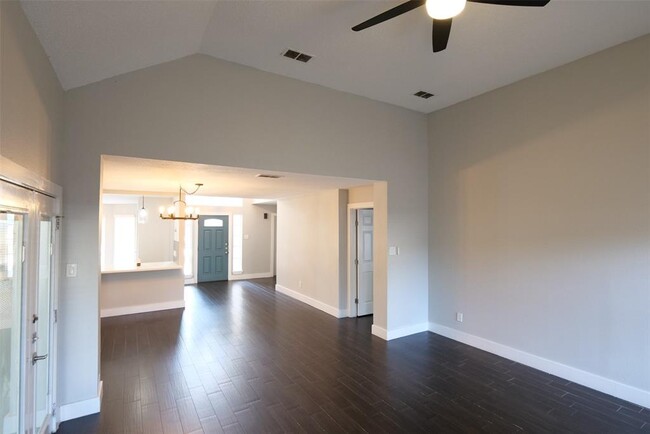 Building Photo - 5302 Prairie Creek Dr