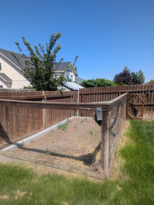 Building Photo - 1523 Sacajawea Ave
