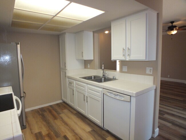 Building Photo - 3 br 2.5 bath Cameron Park Townhome